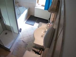 voyeurcam-julmodels-bath-2nd-2
