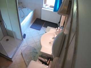 voyeurcam-julmodels-bath-2nd-2