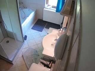 voyeurcam-julmodels-bath-2nd-2
