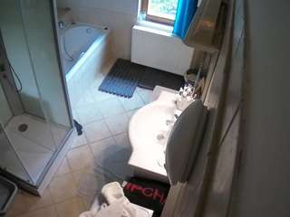 voyeurcam-julmodels-bath-2nd-2