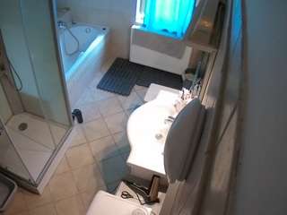 voyeurcam-julmodels-bath-2nd-2