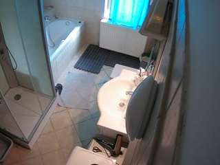 le modèle voyeurcam-julmodels-bath-2nd-2 est en webcam porno dans un show sur le site camsoda, il possède les tags suivants: flash,flashing,hidden,hidden cam,julmodels-house,pov,sexwebcam,shower,voyeur,hd