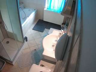 voyeurcam-julmodels-bath-2nd-2