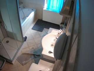 이 모델은 현재 라이브 중입니다. voyeurcam-julmodels-bath-2nd-2