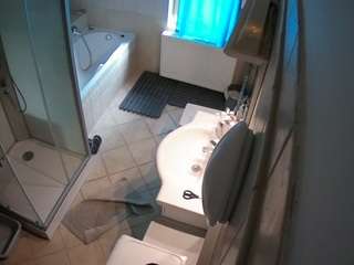 Эта модель сейчас онлайн. voyeurcam-julmodels-bath-2nd-2
