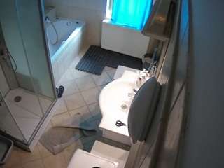 यह मॉडल अभी लाइव है. voyeurcam-julmodels-bath-2nd-2