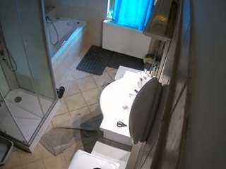 Dit model is nu live. voyeurcam-julmodels-bath-2nd-2