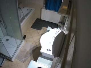 Model ini sedang live sekarang. voyeurcam-julmodels-bath-2nd-2