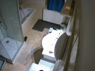 Ce modèle est en direct maintenant. voyeurcam-julmodels-bath-2nd-2