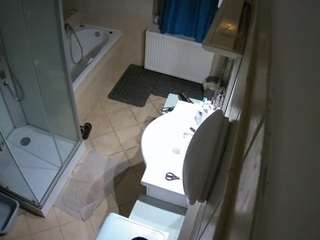 Ten model jest teraz na żywo. voyeurcam-julmodels-bath-2nd-2