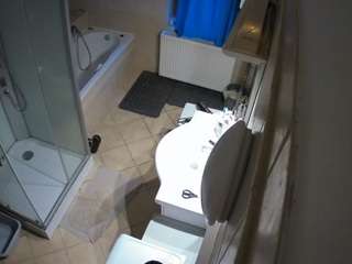 このモデルは現在ライブ中です。 voyeurcam-julmodels-bath-2nd-2