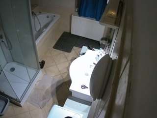 Dieses Model ist jetzt live. voyeurcam-julmodels-bath-2nd-2