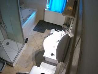 Bu model şu anda canlı. voyeurcam-julmodels-bath-2nd-2