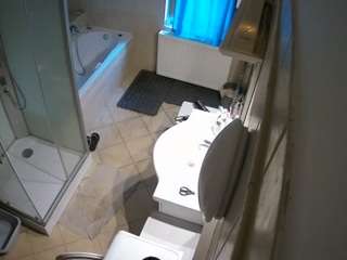 Dieses Model ist jetzt live. voyeurcam-julmodels-bath-2nd-2
