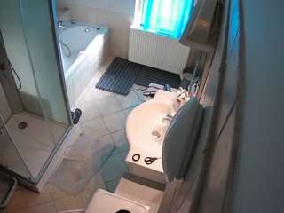 Dit model is nu live. voyeurcam-julmodels-bath-2nd-2
