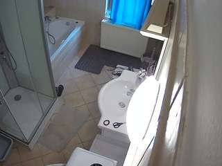 Mẫu này đang trực tiếp. voyeurcam-julmodels-bath-2nd-2