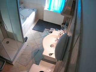 voyeurcam-julmodels-bath-2nd-2