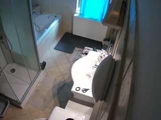 यह मॉडल अभी लाइव है. voyeurcam-julmodels-bath-2nd-2