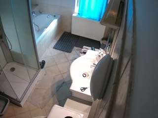 voyeurcam-julmodels-bath-2nd-2