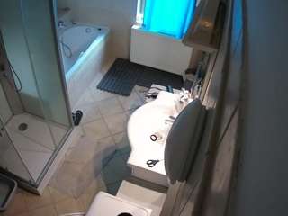 Mẫu này đang trực tiếp. voyeurcam-julmodels-bath-2nd-2