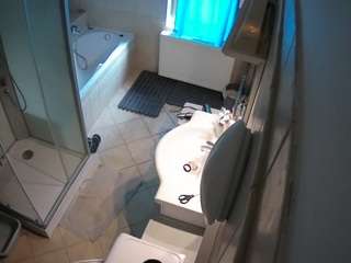voyeurcam-julmodels-bath-2nd-2