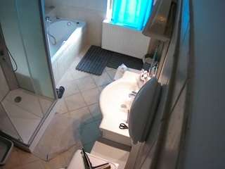 voyeurcam-julmodels-bath-2nd-2
