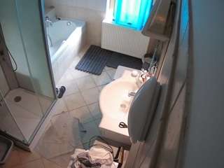 le modèle voyeurcam-julmodels-bath-2nd-2 est en webcam porno dans un show sur le site camsoda, il possède les tags suivants: flash,flashing,hidden,hidden cam,julmodels-house,pov,sexwebcam,shower,voyeur,hd