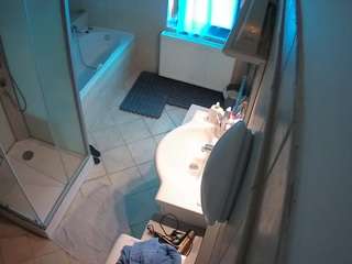 voyeurcam-julmodels-bath-2nd-2