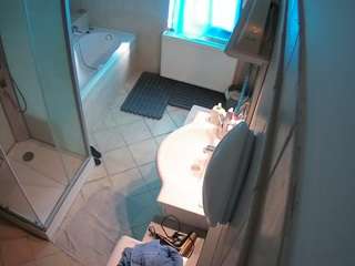 voyeurcam-julmodels-bath-2nd-2