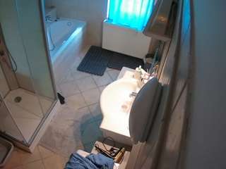 voyeurcam-julmodels-bath-2nd-2