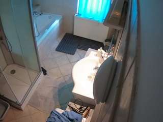 voyeurcam-julmodels-bath-2nd-2