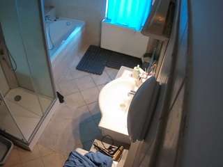 voyeurcam-julmodels-bath-2nd-2