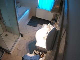 voyeurcam-julmodels-bath-2nd-2