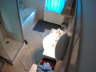 voyeurcam-julmodels-bath-2nd-2