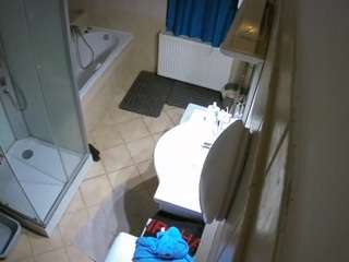 voyeurcam-julmodels-bath-2nd-2