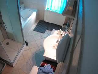 voyeurcam-julmodels-bath-2nd-2