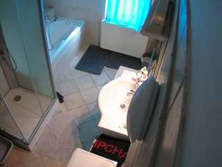 voyeurcam-julmodels-bath-2nd-2