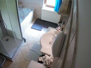 voyeurcam-julmodels-bath-2nd-2
