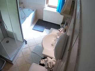 voyeurcam-julmodels-bath-2nd-2