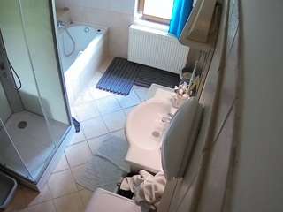 voyeurcam-julmodels-bath-2nd-2