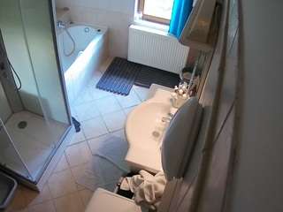 voyeurcam-julmodels-bath-2nd-2