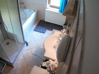 voyeurcam-julmodels-bath-2nd-2