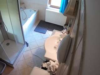 voyeurcam-julmodels-bath-2nd-2
