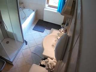 voyeurcam-julmodels-bath-2nd-2