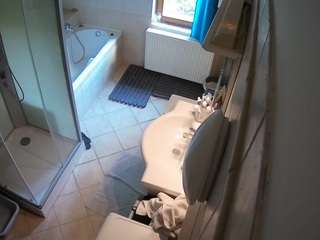 voyeurcam-julmodels-bath-2nd-2