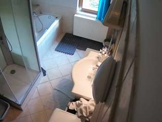 voyeurcam-julmodels-bath-2nd-2
