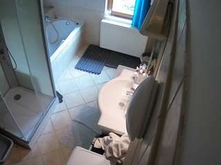 voyeurcam-julmodels-bath-2nd-2