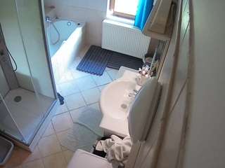 voyeurcam-julmodels-bath-2nd-2