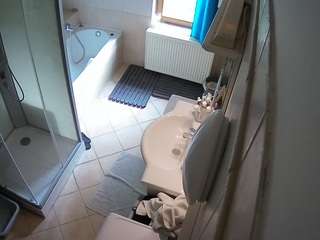 voyeurcam-julmodels-bath-2nd-2