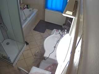 voyeurcam-julmodels-bath-2nd-2